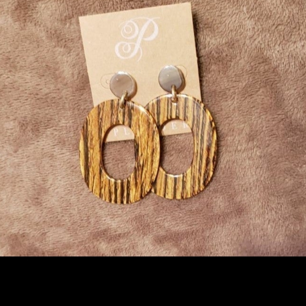 NWOT Plunder Earrings